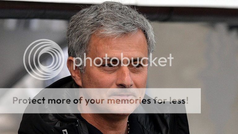 Jose Mourinho đang xem xét về vấn đề Fabregas