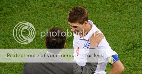 Steven Gerrard cho rằng cựu HLV tuyển Anh chưa từng tin tưởng vào anh