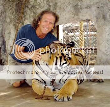 Aajonus and Tiger, two happy carnivores!